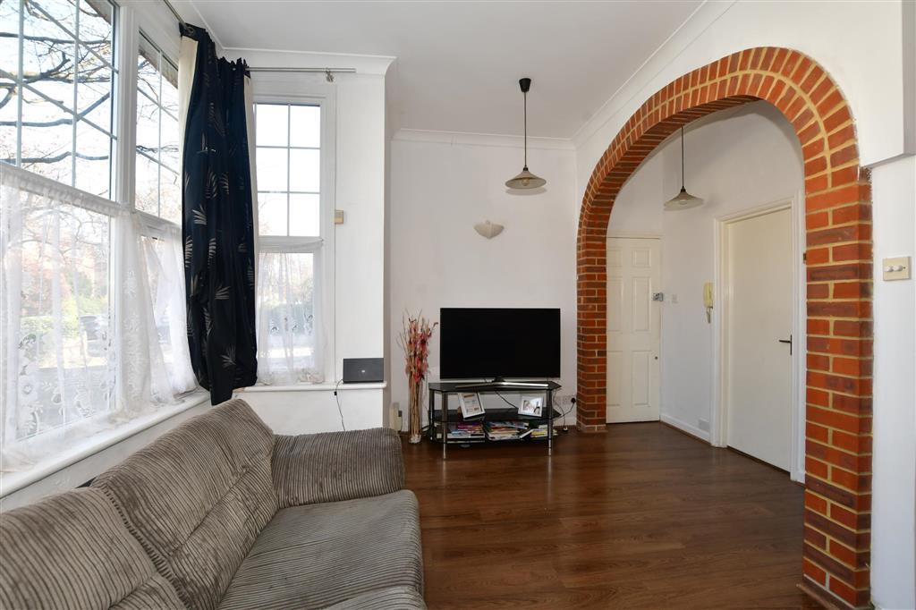 Lounge / Kitchen
