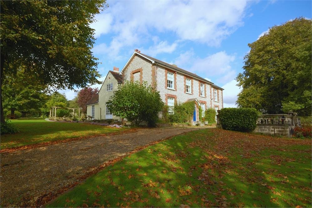 North Lane, Clanfield, Hampshire 5 bed detached house £1,100,000
