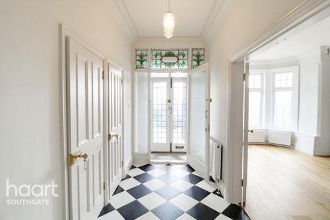 134 Aldermans Hill, London, N13 4QD