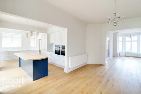 134 Aldermans Hill, London, N13 4QD