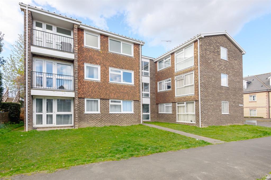 Oakwood Court, Victoria Drive, Bognor... 2 bed flat £200,000