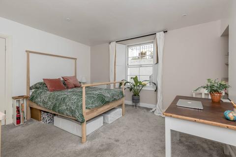 10a Trinity Crescent, Edinburgh, EH5 3ED