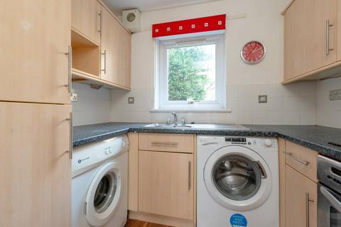 7/3 Murano Place, Edinburgh, EH7 5HH
