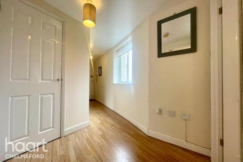 2 bedroom flat to rent, Rookes Crescent, Chelmsford