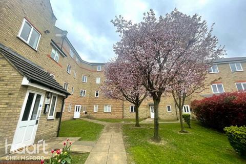 2 bedroom flat to rent, Rookes Crescent, Chelmsford