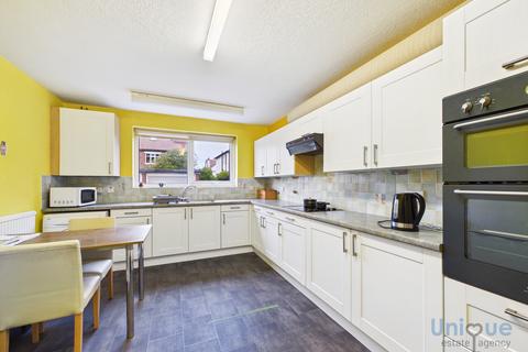 2 bedroom flat for sale, Raeside Court, 53 The Boulevard, Lytham St. Annes, FY8