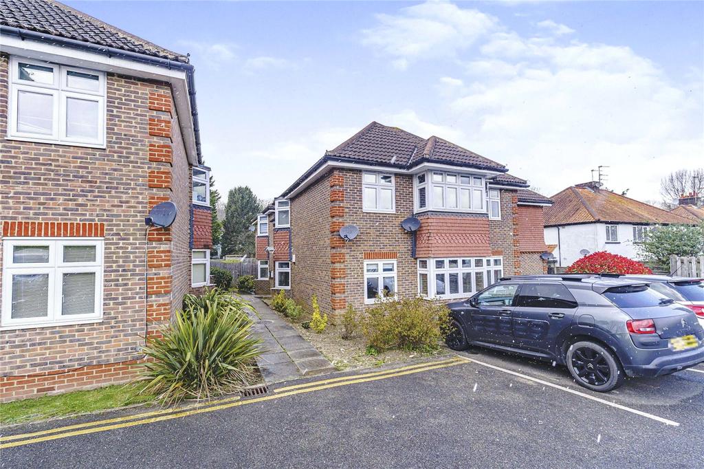 Brighton Road, Hooley, Coulsdon, Surrey, CR5 2 bed apartment £260,000