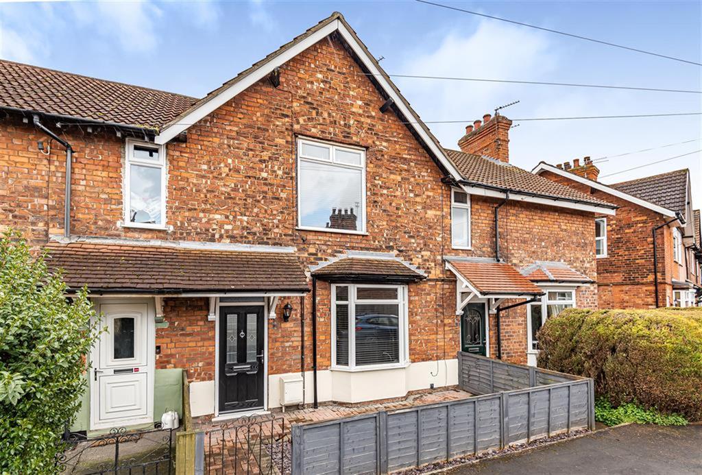 Olympia Crescent, Selby, YO8 5AG 2 bed terraced house £155,000