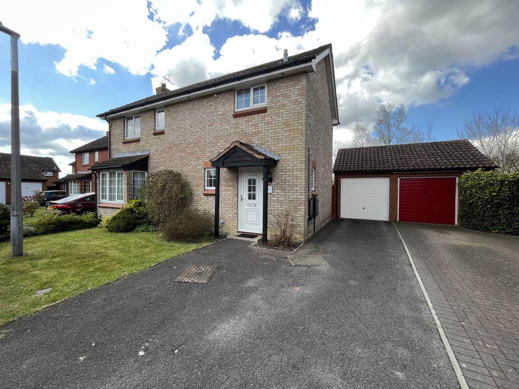 Downland Road, Swindon, Wiltshire, SN2 3 bed detached house £1,500