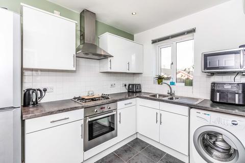 10 Milton Gardens, Featherstone, Pontefract, WF7 5DQ