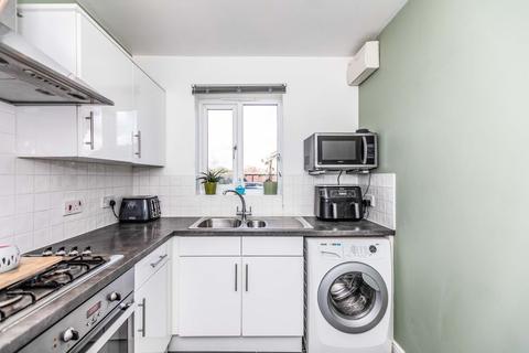 10 Milton Gardens, Featherstone, Pontefract, WF7 5DQ