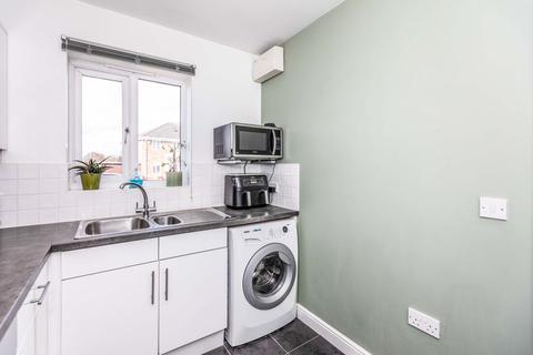 10 Milton Gardens, Featherstone, Pontefract, WF7 5DQ
