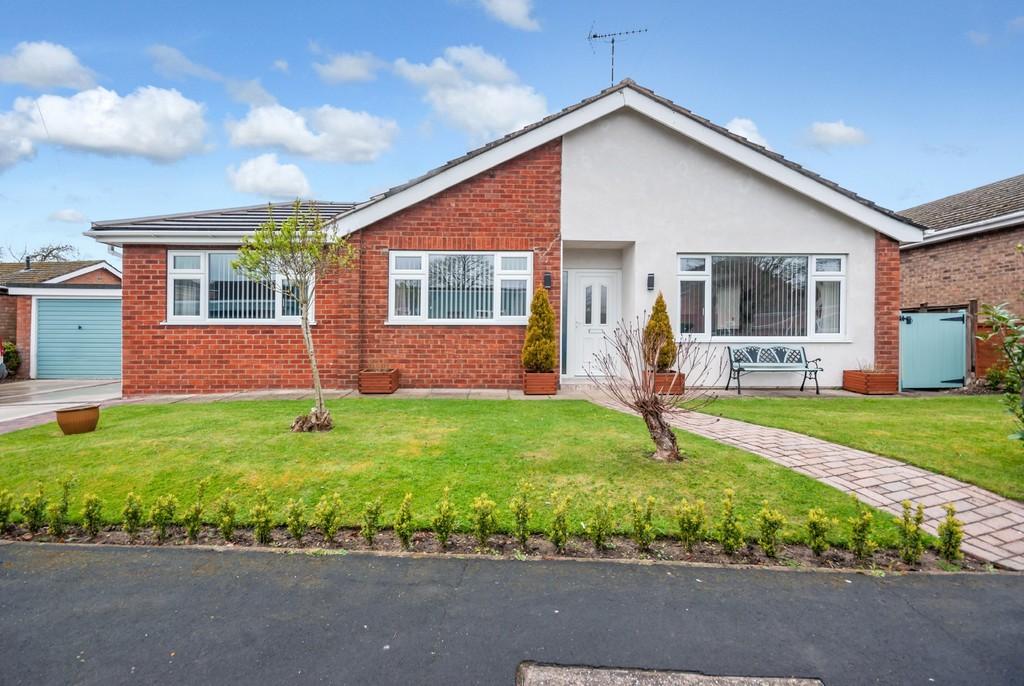 Highfield Road, Saxilby, Lincoln 3 bed detached bungalow for sale £