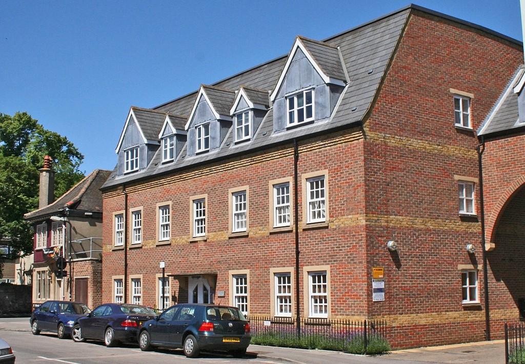 Oxford City Centre 2 bed apartment £1,400 pcm (£323 pw)