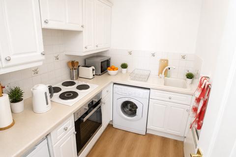 2 bedroom apartment to rent, Castle Mews, St Thomas' Street