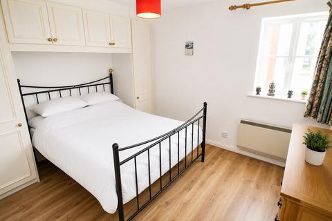 2 bedroom apartment to rent, Castle Mews, St Thomas' Street