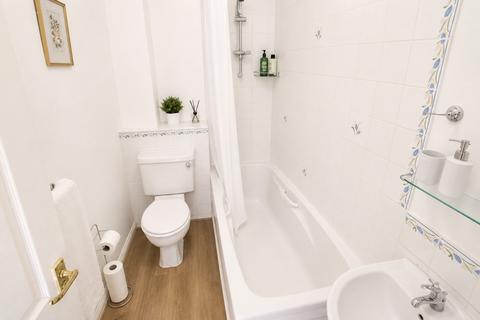 2 bedroom apartment to rent, Castle Mews, St Thomas' Street