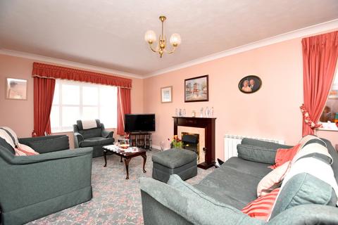 5 Denmark Gardens, Holbrook, Ipswich, IP9 2BG