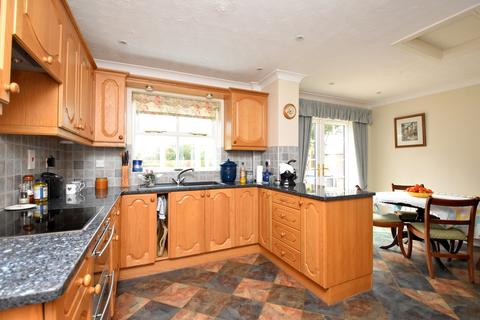 5 Denmark Gardens, Holbrook, Ipswich, IP9 2BG