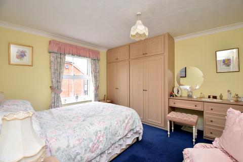 5 Denmark Gardens, Holbrook, Ipswich, IP9 2BG