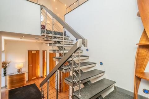 2 bedroom semi-detached house to rent, Cammo Walk, Cammo, Edinburgh, EH4