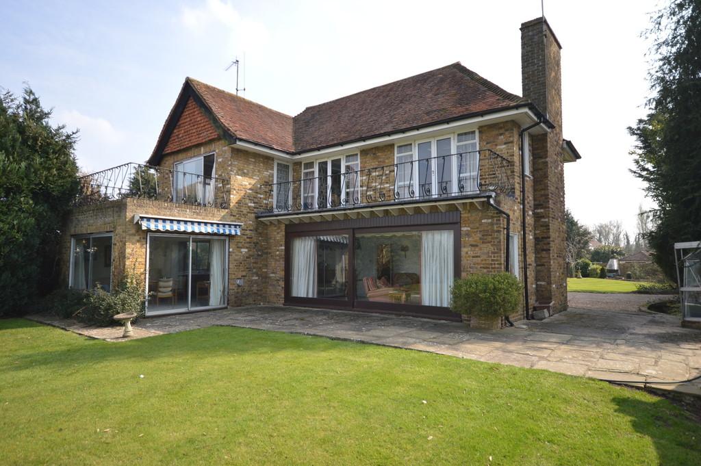 Temple Gardens, StainesuponThames 3 bed detached house £1,250,000