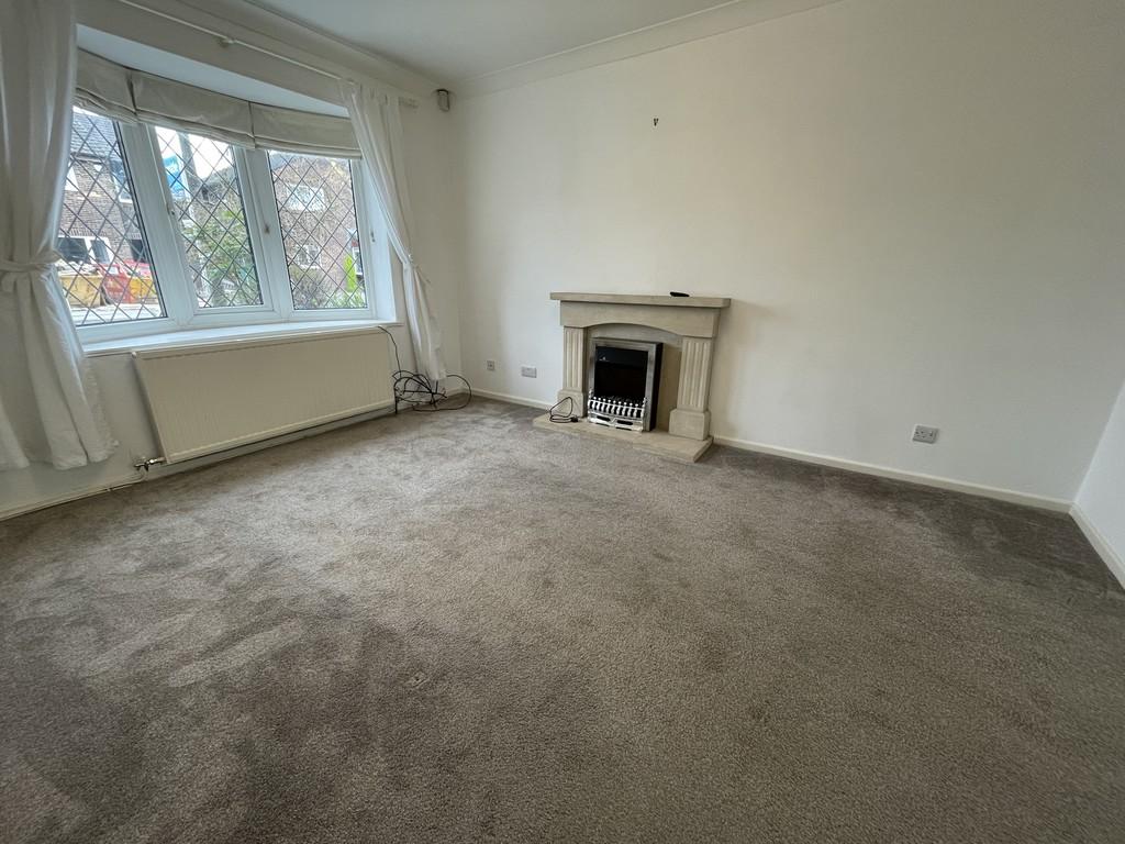 Totnes Avenue, Bramhall, Stockport 3 bed semidetached house £1,295 pcm (£299 pw)