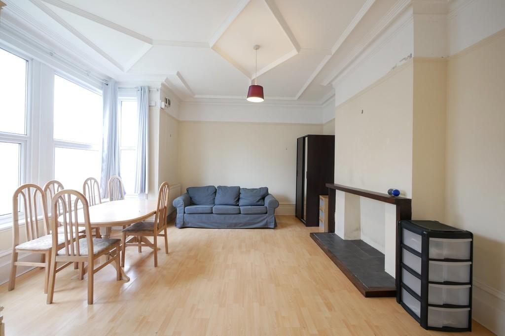 Preston Road, Leytonstone, E11 1 bed apartment £1,300 pcm (£300 pw)