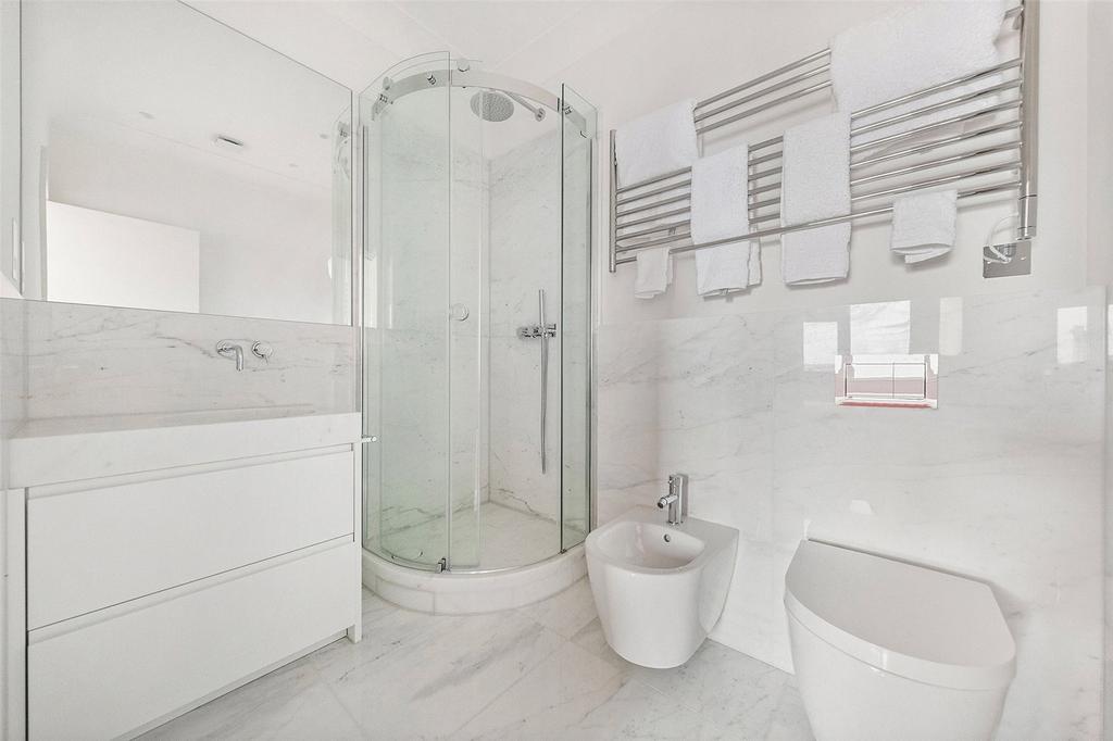 En Suite Bathroom