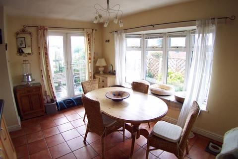 30 Cragg Hill, Horsforth, Leeds, LS18 4NU
