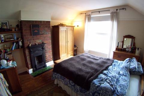 30 Cragg Hill, Horsforth, Leeds, LS18 4NU