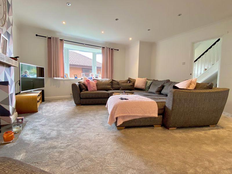 Earls Close, heath, Redditch 3 bed detached house £400,000