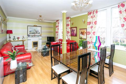 3 bedroom apartment for sale - Keele Close, Watford, Hertfordshire, WD24