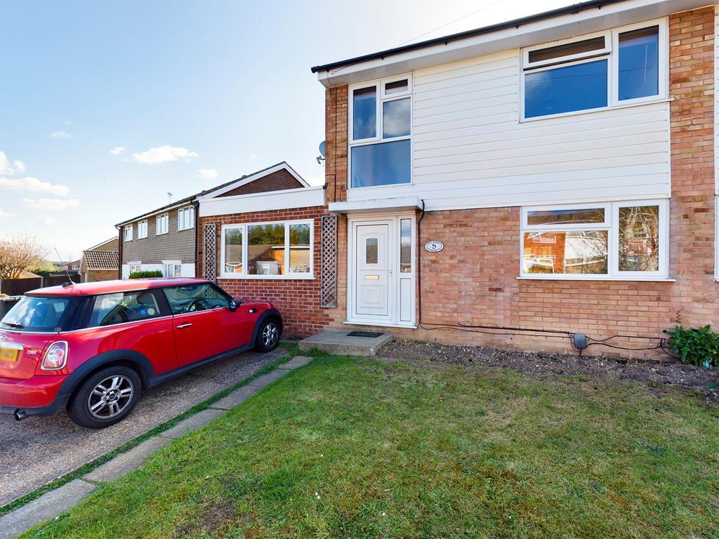 Halsey Drive, Hitchin, SG4 3 bed semidetached house £485,000