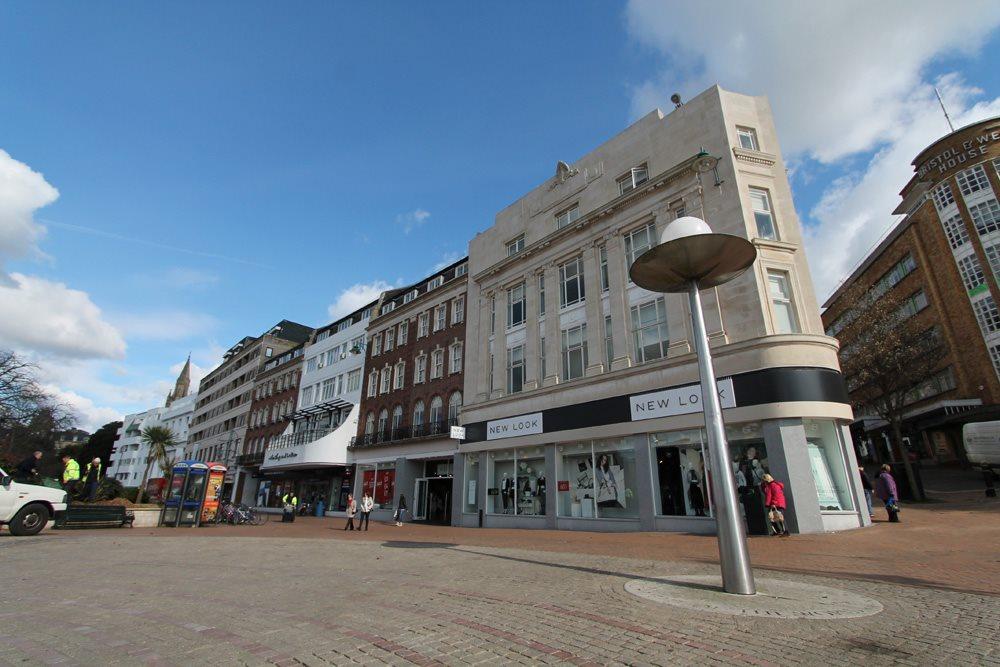 Richmond Hill, Bournemouth, 2 bed flat £900 pcm (£208 pw)