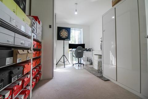 Flat 18, 3 Elvian Close, Reading, RG30 3FP