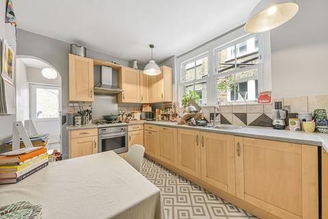 2 bedroom apartment to rent, Queenstown Road, Battersea, SW8