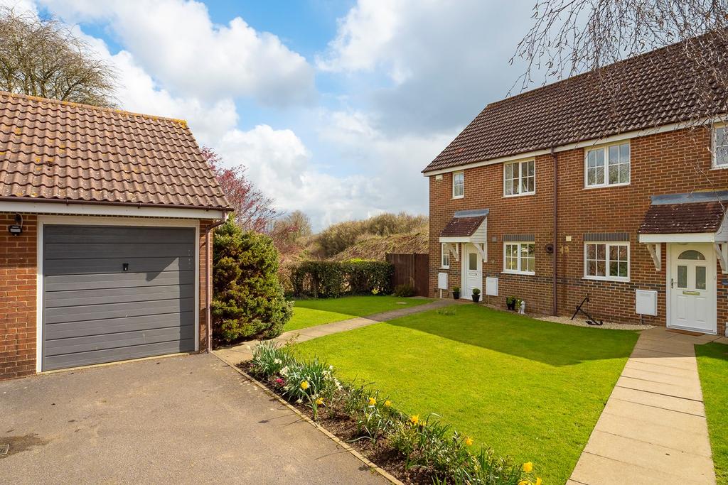 Bland Drive, Hawkinge, Folkestone, CT18 3 bed semidetached house £