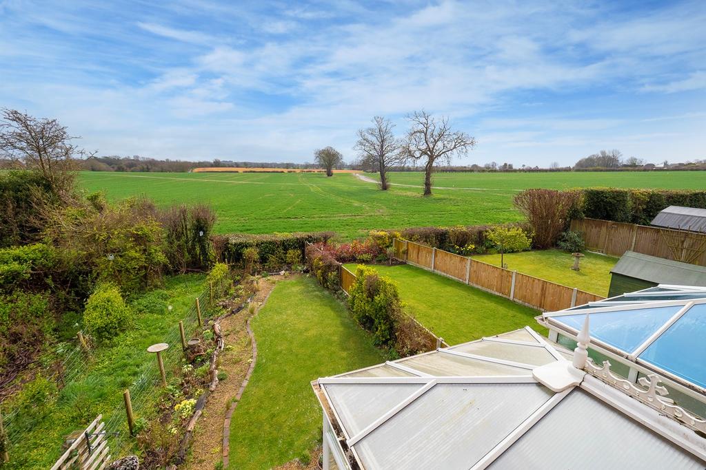Bland Drive, Hawkinge, Folkestone, CT18 3 bed semidetached house £