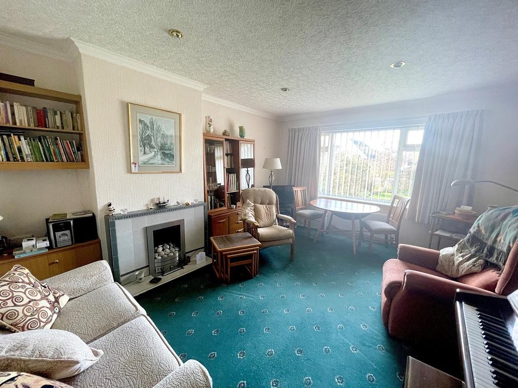Friars Walk, Formby, Liverpool, L37 2 bed semidetached bungalow £210,000