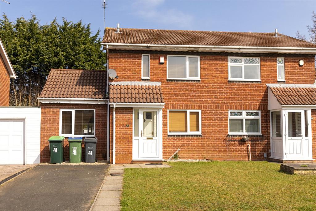 Starkie Drive, Oldbury, West... 2 bed semidetached house £725 pcm (£167 pw)