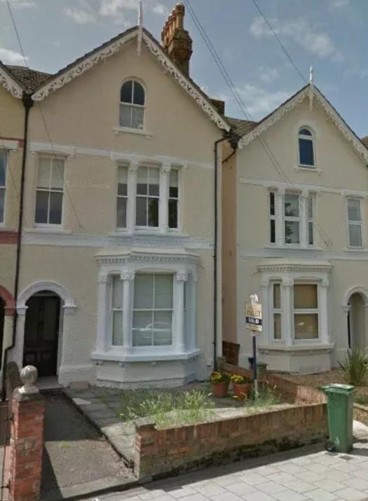 Studio Flat Aylesbury Studio £725 pcm (£167 pw)