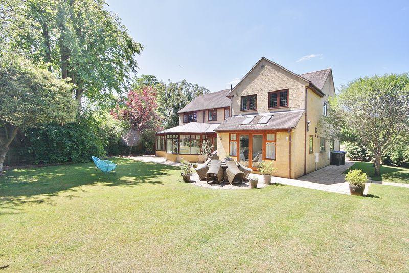 NEW YATT ROAD, Witney OX28 1NZ 4 bed detached house £1,250,000
