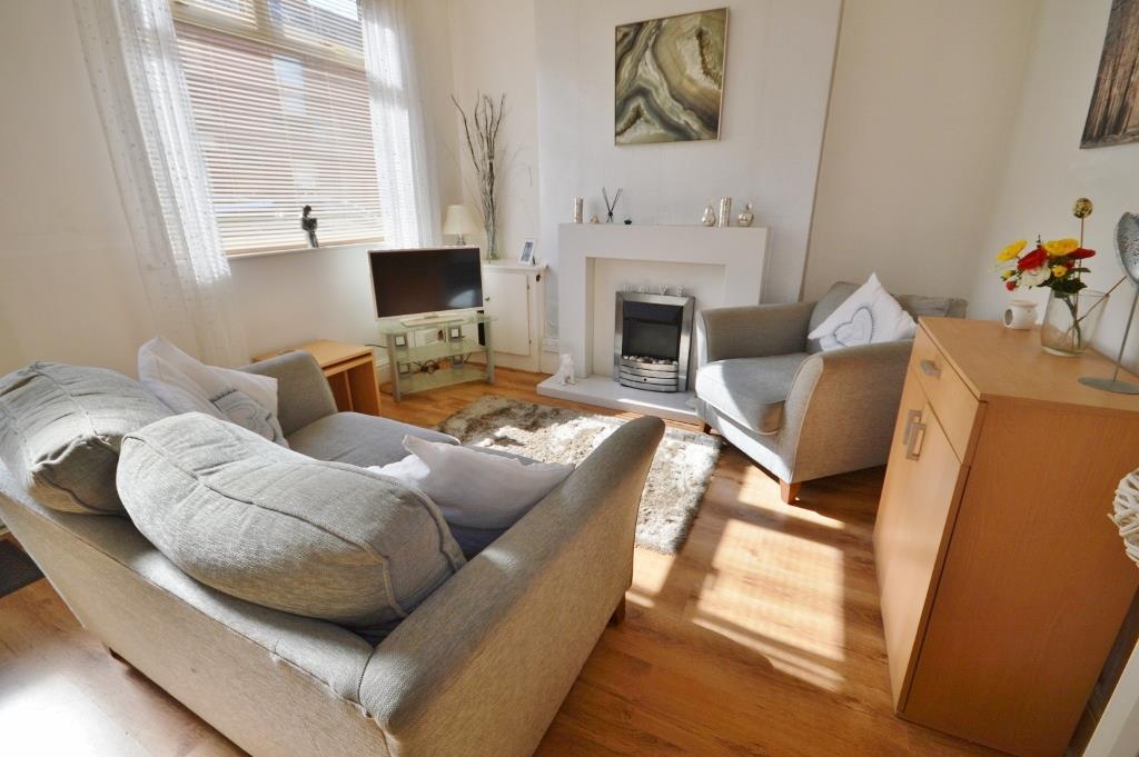 Hugh Street, Castleford 2 bed terraced house £105,000