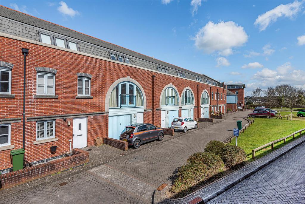 Brunel Court, Truro 4 bed terraced house £395,000