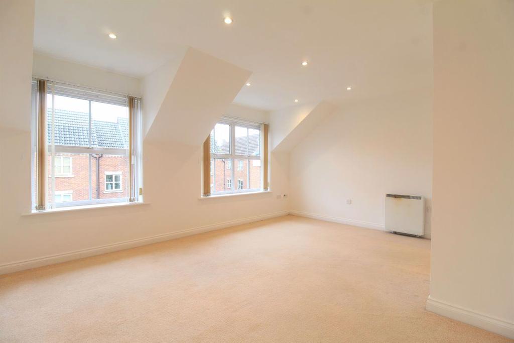 Robinson Court, Chilwell, Nottingham, NG9 6RF 2 bed apartment £695