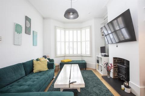 2 Ada Road, London, SE5 7RW