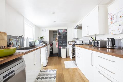 2 Ada Road, London, SE5 7RW