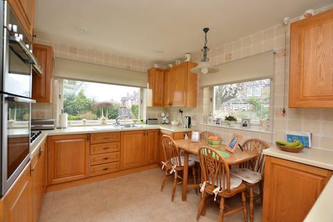 3 bedroom detached house for sale, Hollyshaw Lane, Leeds