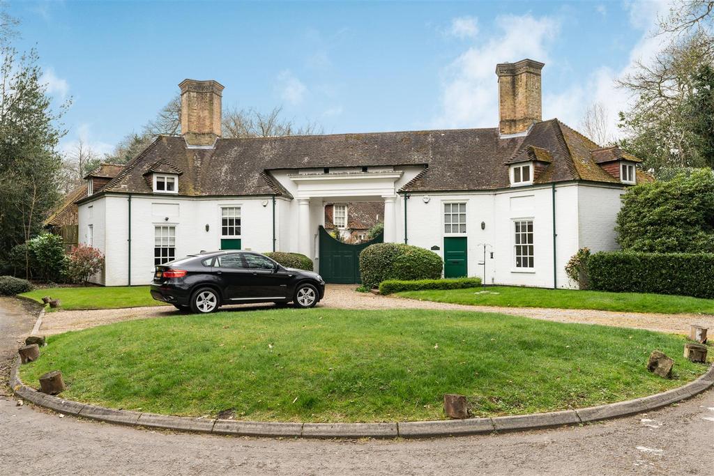 Nashdom Lane, Burnham, Slough, SL1 8NJ 2 bed house £660,000